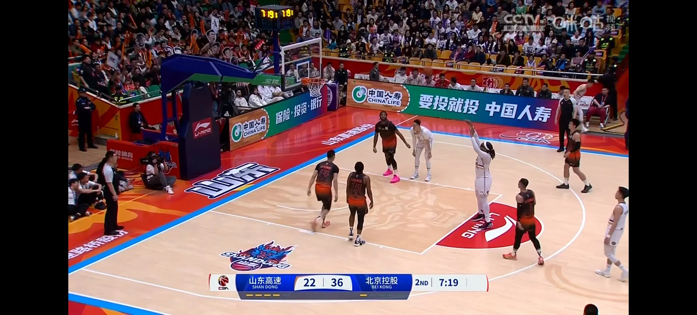 包含赛地聚焦——全明星赛今晚热度飙升，山东男篮篮板制胜，质疑声仍在，阵容厚度经受考验的词条-金年会体育